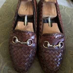 Classic Bragano Cole Hann Made in Italy. Woven loafer w/horse bit links.